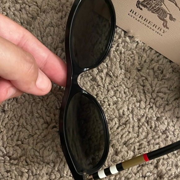 Burberry sunglasses - Picture 11 of 11